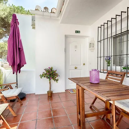 Beachside Cosy Apartment With Pool Estepona Exterior photo