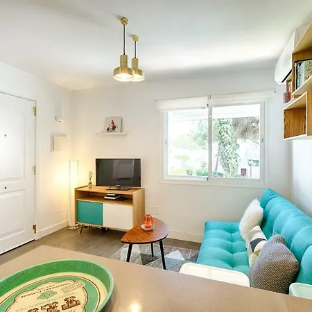 Beachside Cosy Apartment With Pool Estepona Exterior photo