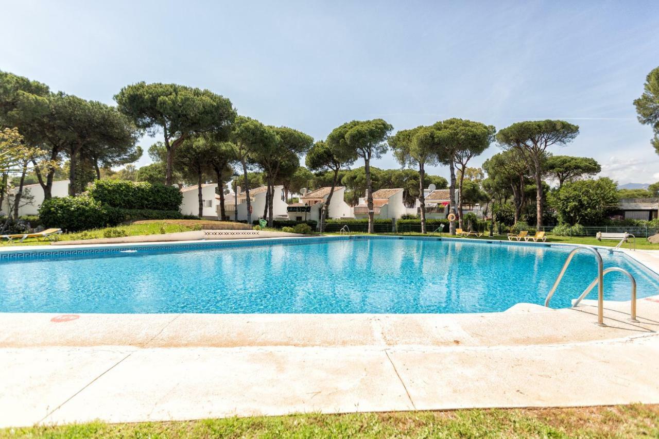 Beachside Cosy With Pool Apartament *